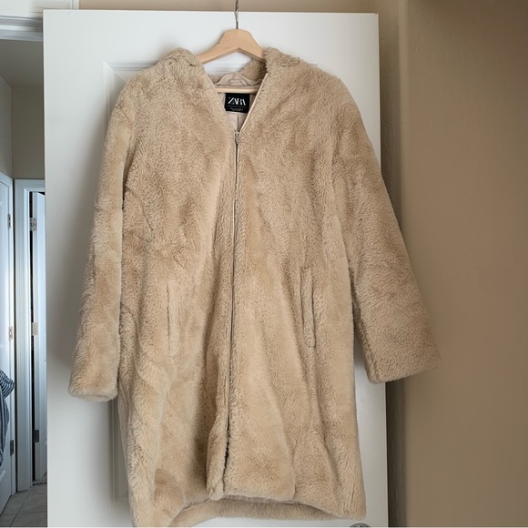 Zara Jackets & Blazers - Zara Cream Faux Fur Hooded Coat size M